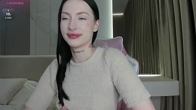 Snapshot of JenniferQueen11 chatting on July 2026 04:18:01 PM JenniferQueen11 online show from July 2026 04:18:01 PM