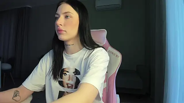 JenniferQueen11 online show from February 2025 10:11:02 AM