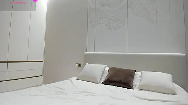 JenniferQueen11 online show from February 2026 01:22:02 PM