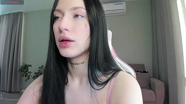 JenniferQueen11 online show from October 2025 09:43:01 AM