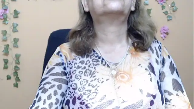 Snapshot of Hellensextits chatting on January 2025 10:45:01 AM Hellensextits online show from January 2025 10:45:01 AM