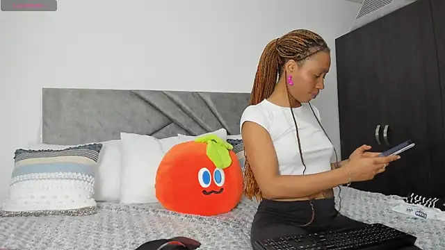 Snapshot of Sweetcocoa- chatting on October 2025 07:46:02 PM Sweetcocoa- online show from October 2025 07:46:02 PM