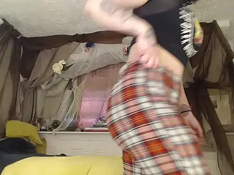 MaxiMillz online show from February 2026 03:43:02 PM