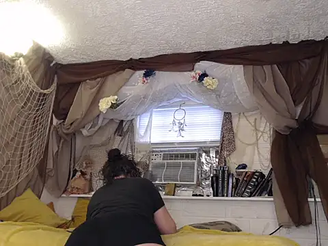 MaxiMillz online show from December 2025 03:50:02 PM