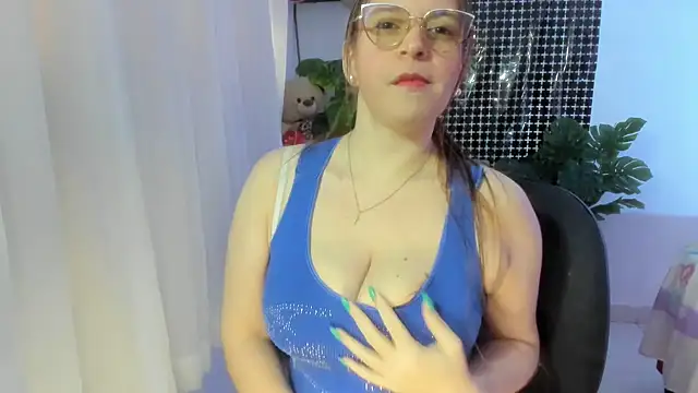 Snapshot of lorenitabella chatting on November 2025 09:59:02 PM lorenitabella online show from November 2025 09:59:02 PM