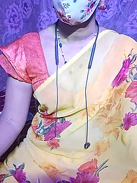 Snapshot of XBHUUME chatting on January 2025 04:48:02 PM XBHUUME online show from January 2025 04:48:02 PM