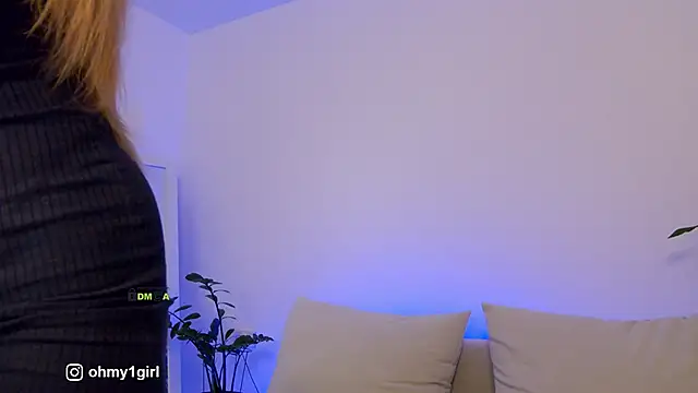 Fallinlove1 online show from November 2025 03:01:01 PM