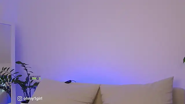 Fallinlove1 online show from December 2025 01:10:02 PM