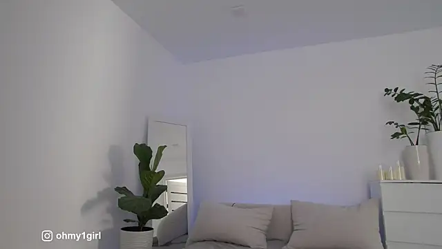 Fallinlove1 online show from October 2025 12:05:02 PM