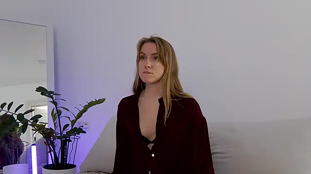 Fallinlove1 online show from March 2026 12:44:02 PM