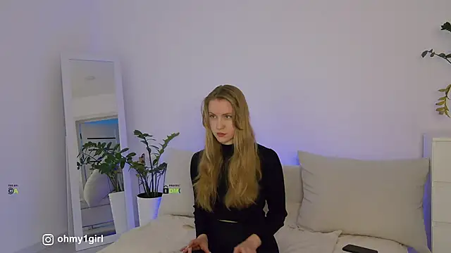 Fallinlove1 online show from February 2026 03:34:02 PM