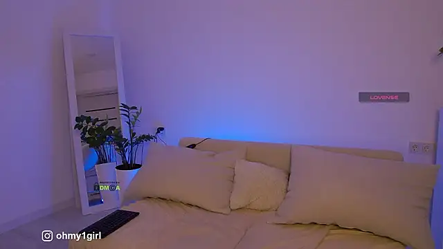 Fallinlove1 online show from February 2026 03:50:01 PM