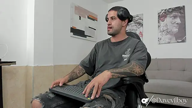 Davevilboy online show from September 2025 12:42:02 PM