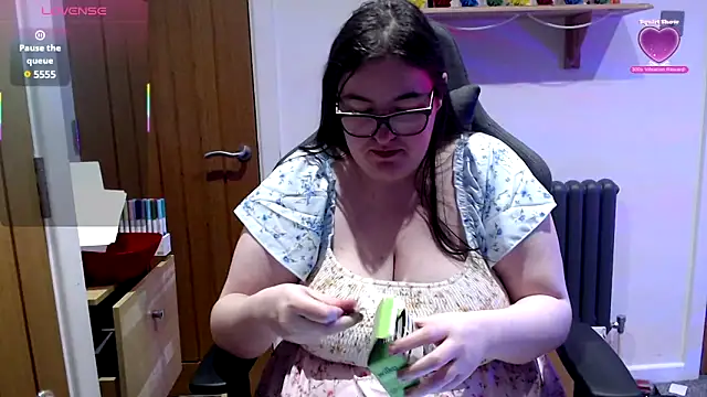 Rebecca Summer online show from April 2026 05:58:01 PM