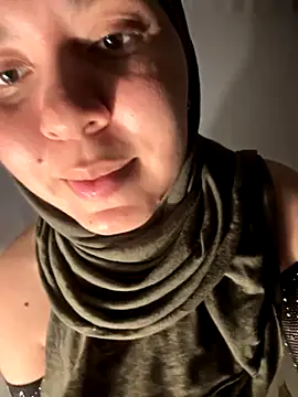 MatchedEyebrow online show from November 2025 09:30:01 PM