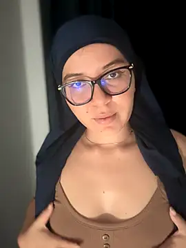 MatchedEyebrow online show from November 2025 10:09:01 PM