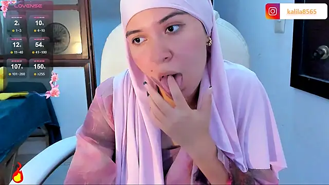 MatchedEyebrow online show from October 2025 09:24:02 PM