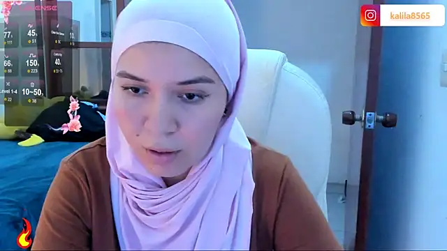 MatchedEyebrow online show from October 2025 09:17:02 PM