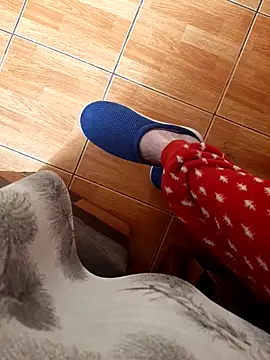 feet toes online show from April 2026 05:55:01 AM