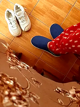 feet toes online show from October 2025 05:50:01 AM