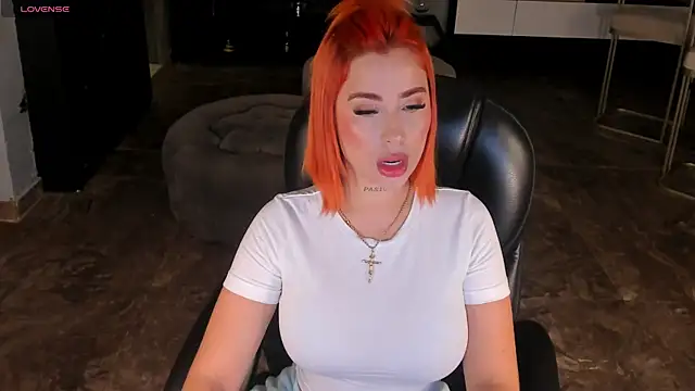 Snapshot of MadelineFox chatting on September 2025 12:45:01 PM MadelineFox online show from September 2025 12:45:01 PM