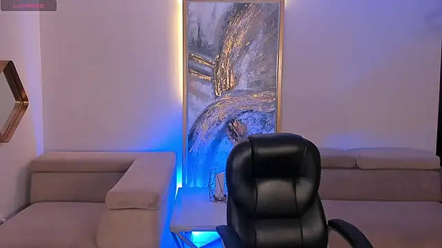 Snapshot of MadelineFox chatting on October 2025 10:01:01 AM MadelineFox online show from October 2025 10:01:01 AM