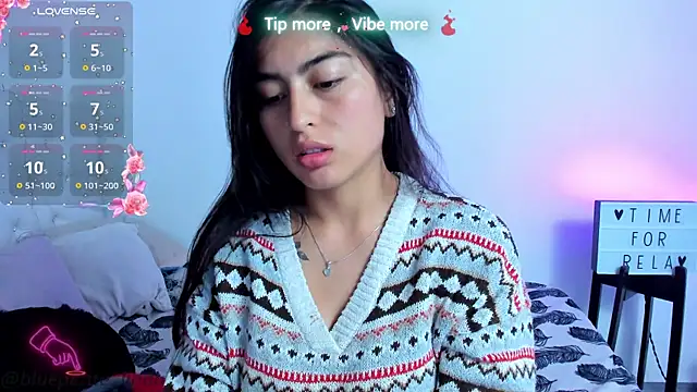 Snapshot of Blue_Petite chatting on December 2025 11:36:02 PM Blue Petite online show from December 2025 11:36:02 PM