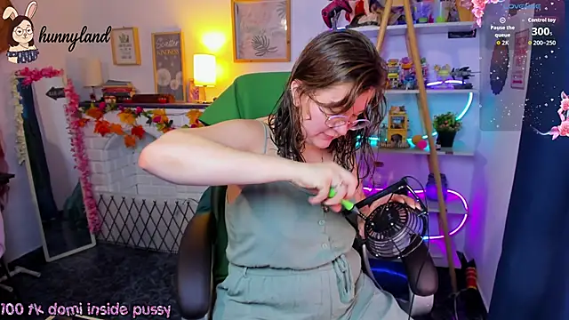 HunnyyLove online show from February 2026 02:58:02 PM