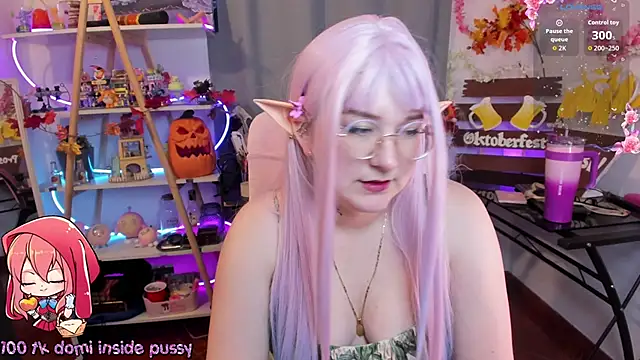 Snapshot of HunnyyLove chatting on October 2025 05:25:01 PM HunnyyLove online show from October 2025 05:25:01 PM