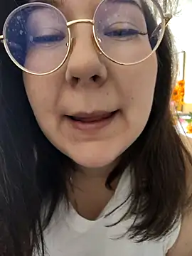 Snapshot of HunnyyLove chatting on September 2025 05:57:02 PM HunnyyLove online show from September 2025 05:57:02 PM