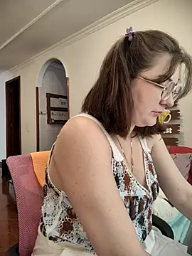 Snapshot of HunnyyLove chatting on September 2025 04:46:01 PM HunnyyLove online show from September 2025 04:46:01 PM