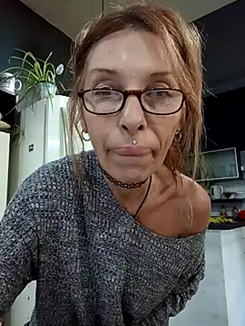 Snapshot of FrozenWaffle chatting on June 2026 05:41:02 PM FrozenWaffle online show from June 2026 05:41:02 PM