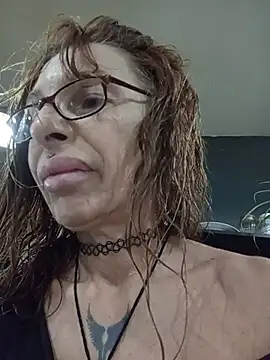 Snapshot of FrozenWaffle chatting on June 2026 05:18:02 PM FrozenWaffle online show from June 2026 05:18:02 PM