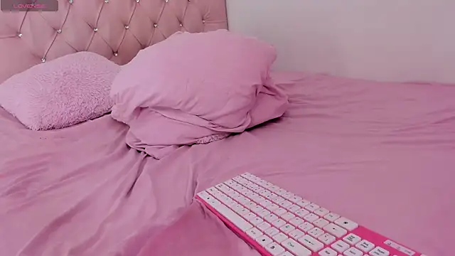 sofiaa snoww online show from March 2025 09:52:02 PM