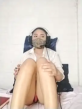  Shimmerlyn  online show from March 2025 08:42:02 PM