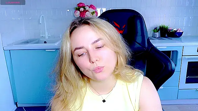 Snapshot of Mira_Mermayd chatting on May 2026 01:33:01 AM Mira Mermayd online show from May 2026 01:33:01 AM