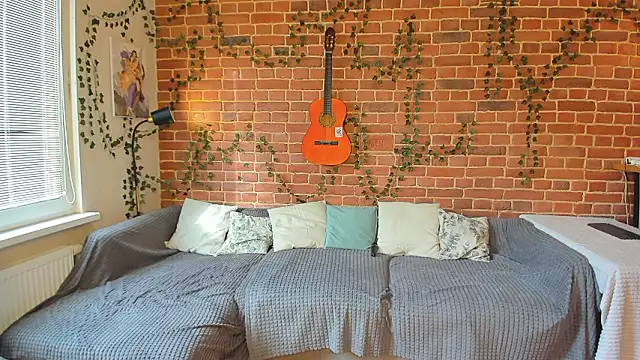 yamy yamy yamy online show from March 2026 12:24:01 PM