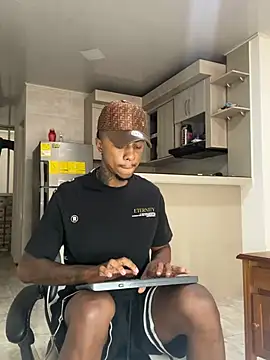 YeremiBrowm online show from April 2026 07:42:01 PM