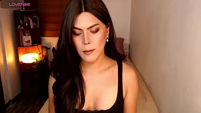 SweetieZeveey  online show from June 2026 10:49:02 PM