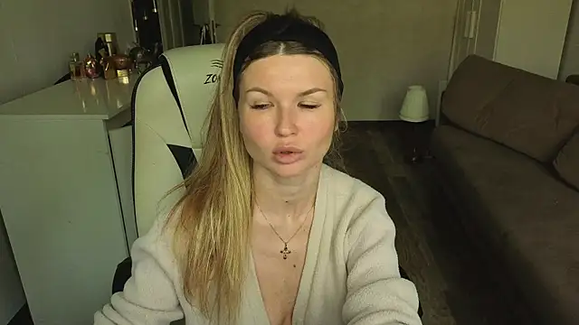 AngelMiaM online show from May 2026 10:51:02 AM