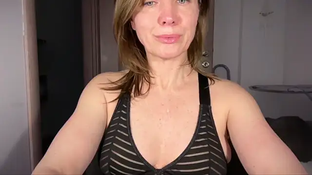 RachellAmazing online show from April 2026 06:23:01 PM