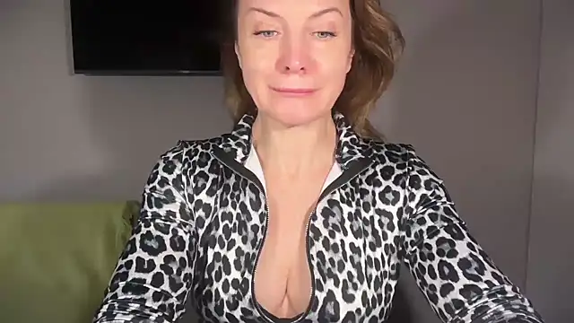 Snapshot of RachellAmazing chatting on December 2025 01:43:02 PM RachellAmazing online show from December 2025 01:43:02 PM