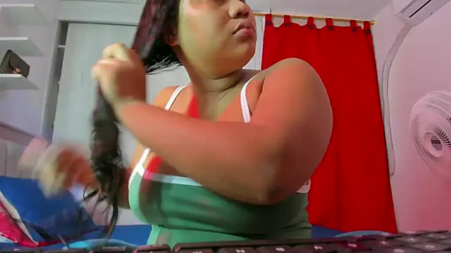 Lunastar02 online show from October 2025 12:47:02 PM