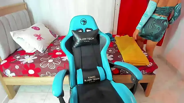 Lunastar02 online show from November 2025 07:03:01 PM