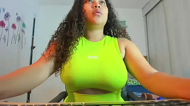 Lunastar02 online show from May 2026 03:28:01 AM