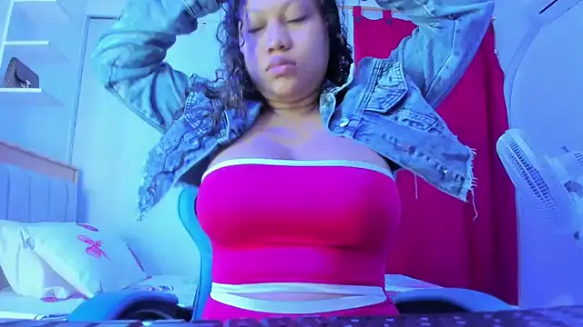 Lunastar02 online show from November 2025 01:04:02 PM