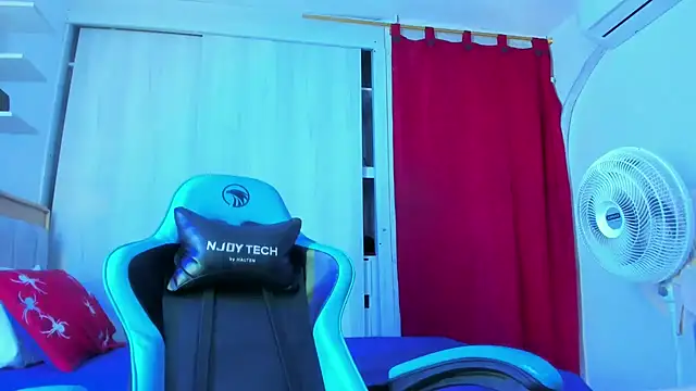 Lunastar02 online show from November 2025 02:42:02 PM