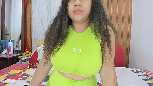 Lunastar02 online show from May 2026 01:39:02 PM