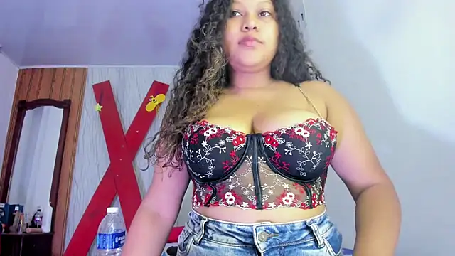 Lunastar02 online show from April 2026 01:52:01 PM