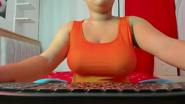 Lunastar02 online show from December 2025 02:09:01 PM